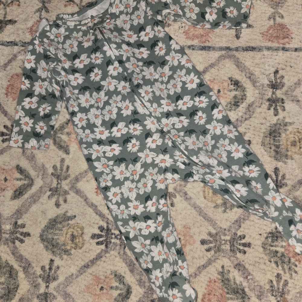 Just One You by Carter’s Floral Zip-Up Sleeper – 6M 🌼🌿